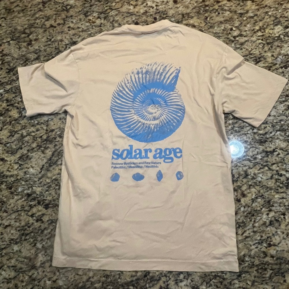 HM Mens Relaxed Fit Solar Age Graphic T-Shirt Tan Beige XS Short‎ Sleeve Fossil